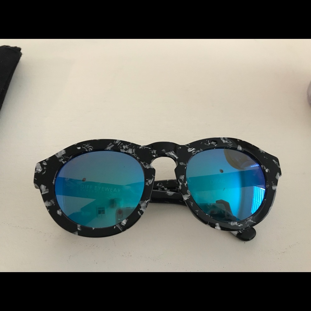Diff Sunglasses - image 2